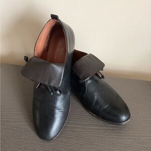 Classic Black/brown Leather boots.